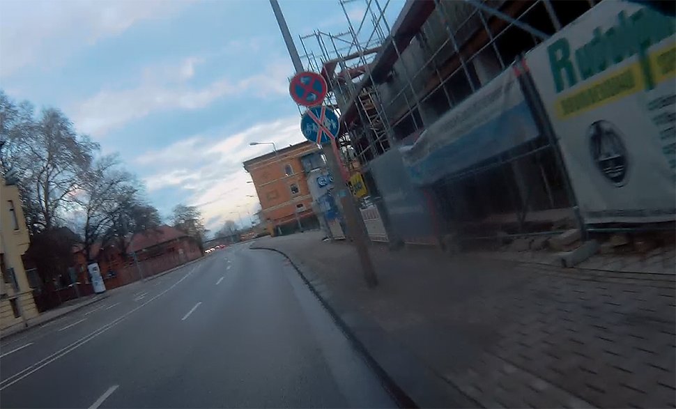OttosRadwege's tweet photo. Schleinufer sollen die Radfahrenden offensichtlich die Straße benutzen. Dann können wir doch eigentlich gleich zurückbauen, wie vom @ADFC_MD gewünscht. @Ottostadt https://t.co/FSz8gy0fKS