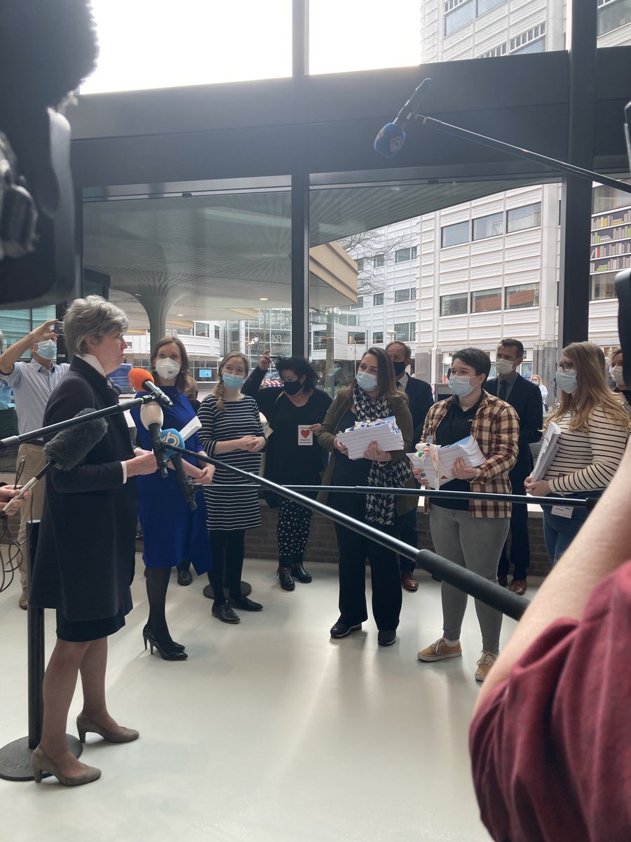 Ate van der Zee tweet media