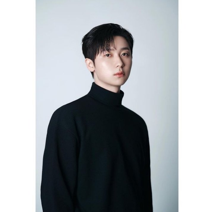TheManBLK_Team's tweet photo. ✨ UPDATE- #JAEOH ✨

UL Entertainment Update  

[TRANS] "Let me show you a new profile picture of actor Jung Jaeoh 🤍
Please check out actor Jaeoh's new profile picture with two concepts: chic &amp; black concept, pure &amp; white"

🔗https://t.co/HB7gq1lVtI

#THEMANBLK @TMB_TheManBLK https://t.co/sJWuQb8qfc