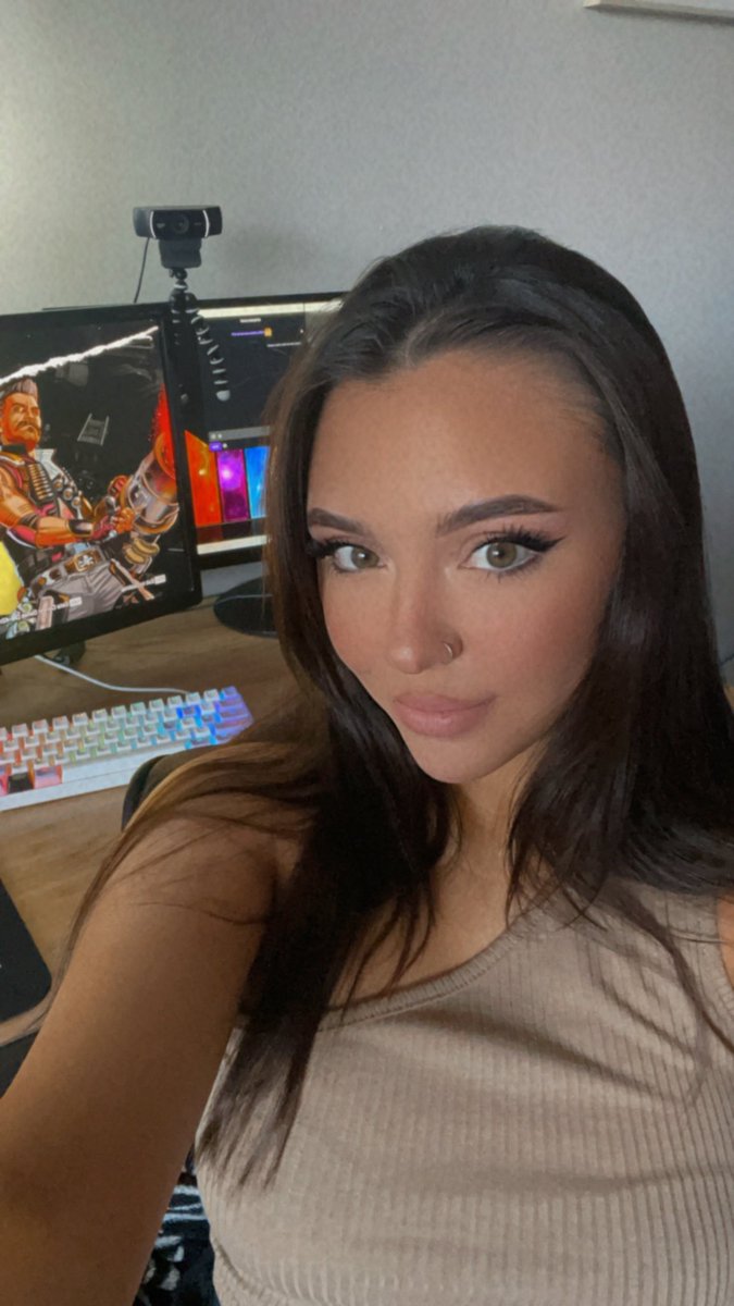 Jenniiverse's tweet photo. S12 @PlayApex !!!! Come say hi 💜 https://t.co/aXlQdkVaTo https://t.co/ed8CVP27O1