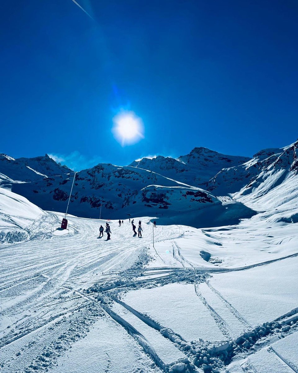 HelenJames93's tweet photo. Fantastic week skiing in the Alps, felt so good to be back! #Meribel #3vallees ❄️⛷ https://t.co/XMMgQFMqMn