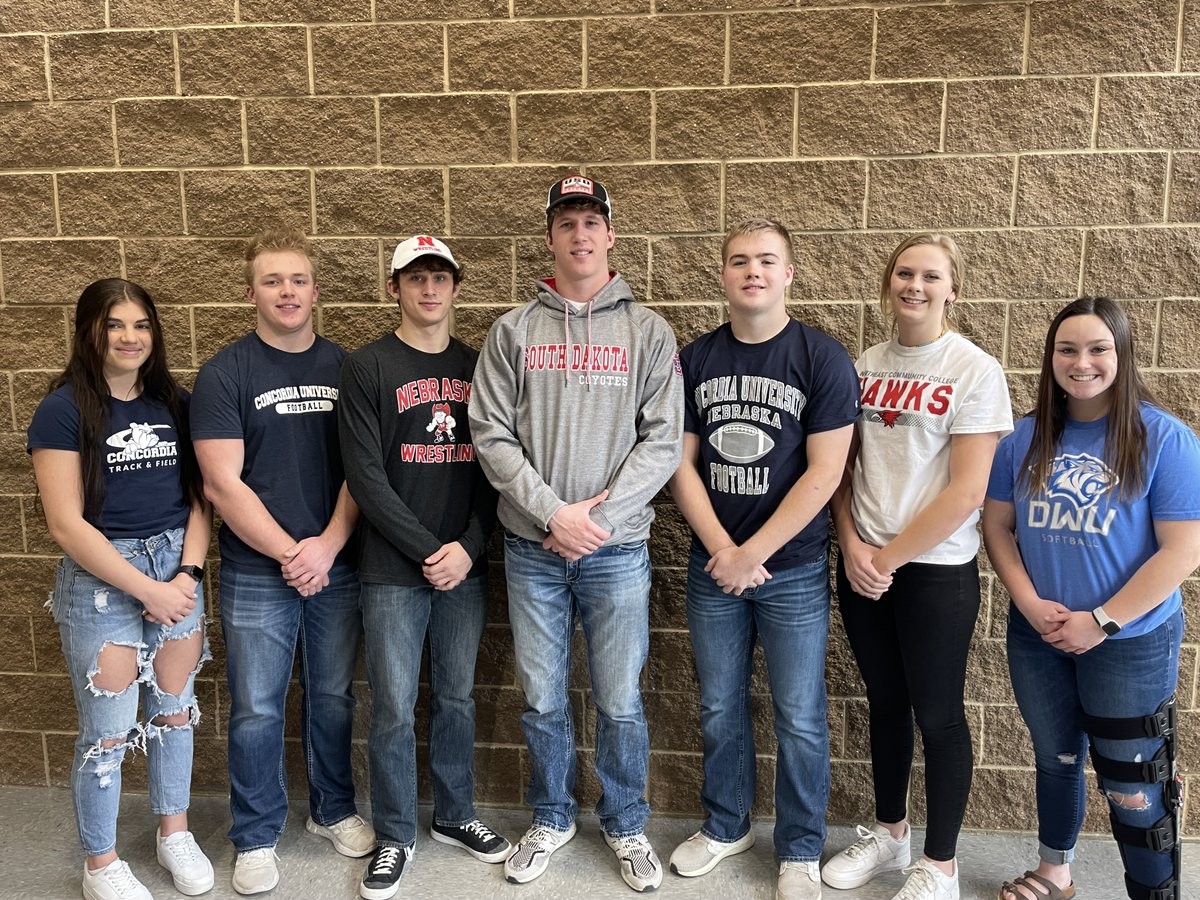 CCCLoudandProud's tweet photo. 30 seniors attending Cross County for 21-22 school year.  7 of them just signed to compete in softball, football, volleyball, wrestling and track at the next level!  Incredible!  Congratulations to all of you!  
@CrossCounty1
 #madeintheweightroom #hardwork
@quinnpeterson00 https://t.co/m5QNe1rJqu
