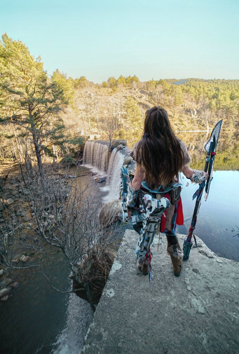 BeaAKIMAndoYo's tweet photo. Aquí con mi #CosplayAloy y uno que me encontré por el camino... Estamos deseando que salga ya #HorizonForbiddenWest y como no nos aguantamos las ganas hicimos un video para @PlayStationES y poder jugarlo! 🙈🙈. 

🎥:https://t.co/GmrKgWgLyt https://t.co/V12LjHYHcT