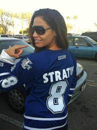 RT @NHLhistorygirl: Trish Stratus Leafs fan https://t.co/ZO2VOqNwVp