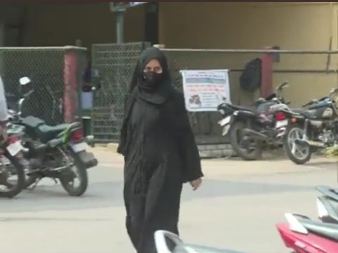 ShahabSpeaks's tweet photo. If courage had a face! Muskan you are a lioness my sister.  #AllahuAkbar https://t.co/zeVRTssr4l