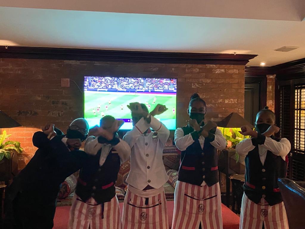 J_Raggett's tweet photo. Five new West Ham recruits! ⚒ #SouthAfrica #Durban #Umlanga #oysterbox #WestHam #hammerschat #westhamway #COYI 
#LoveCats https://t.co/hnqI0S1sal