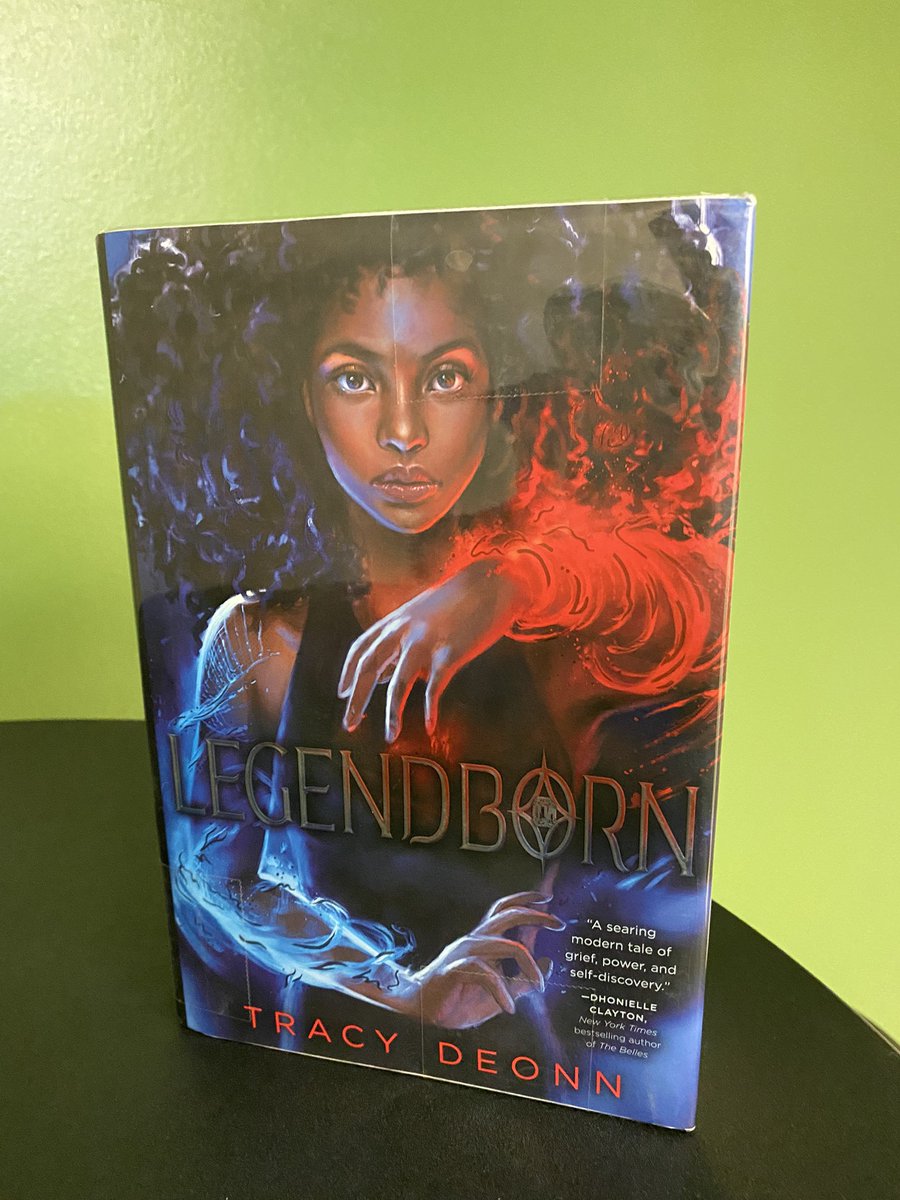 BruinLiBEARian's tweet photo. Monsters, knights in shining armor, secret societies, legendary romance and one incredibly powerful heroine.   Magic.  #RockBridgeRocks #ReadintheNewDen https://t.co/NjmniKKRvJ