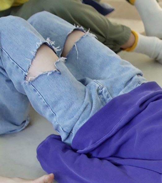dreamjeons's tweet photo. probably the coolest ripped jeans jungkook wore https://t.co/vaTSUVa6UZ