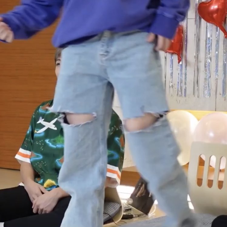dreamjeons's tweet photo. probably the coolest ripped jeans jungkook wore https://t.co/vaTSUVa6UZ
