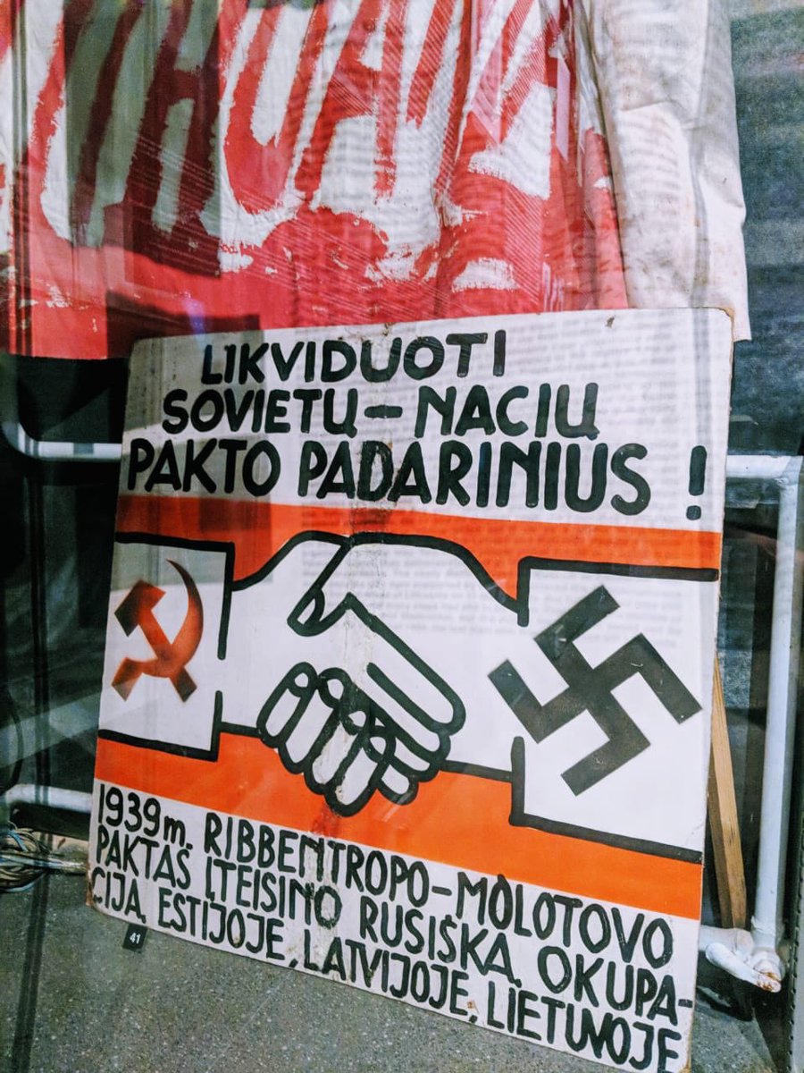 Miltonneves's tweet photo. A única coisa que difere o nojento e asqueroso nazismo do comunismo é o tamanho do fã-clube do segundo entre “intelectuais” em diversas esferas da sociedade mundial https://t.co/u5N9vJg0KR