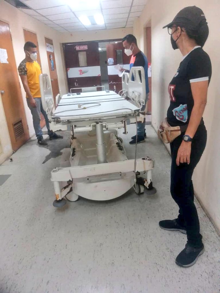 HospiRazettiBna's tweet photo. Servicio de Electromedicina de nuestro #HULRBna reparó dos camas clínicas eléctricas para la Unidad de Terapia Intensiva Adultos todas estas rehabilitaciones enmarcadas en el plan #YoMeAnotoPorMiHospital implementado por el Gob @luismarcanos https://t.co/7faLL8W17N