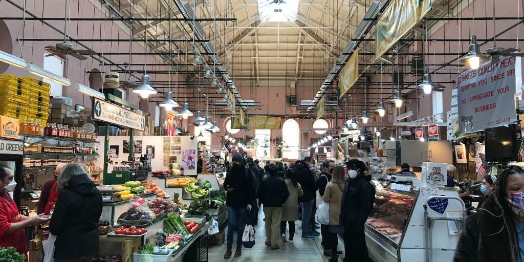 GeorgetownELC's tweet photo. Welcome to Eastern Market, DC's historic public market in the Capitol Hill neighborhood! ELC enjoyed sampling the fresh produce, arts and crafts, and walking around the lively spots nearby like Capitol Hill Books and Barrack's Row.
#studywithus
#GeorgetownELC https://t.co/5Rf73v6dPv