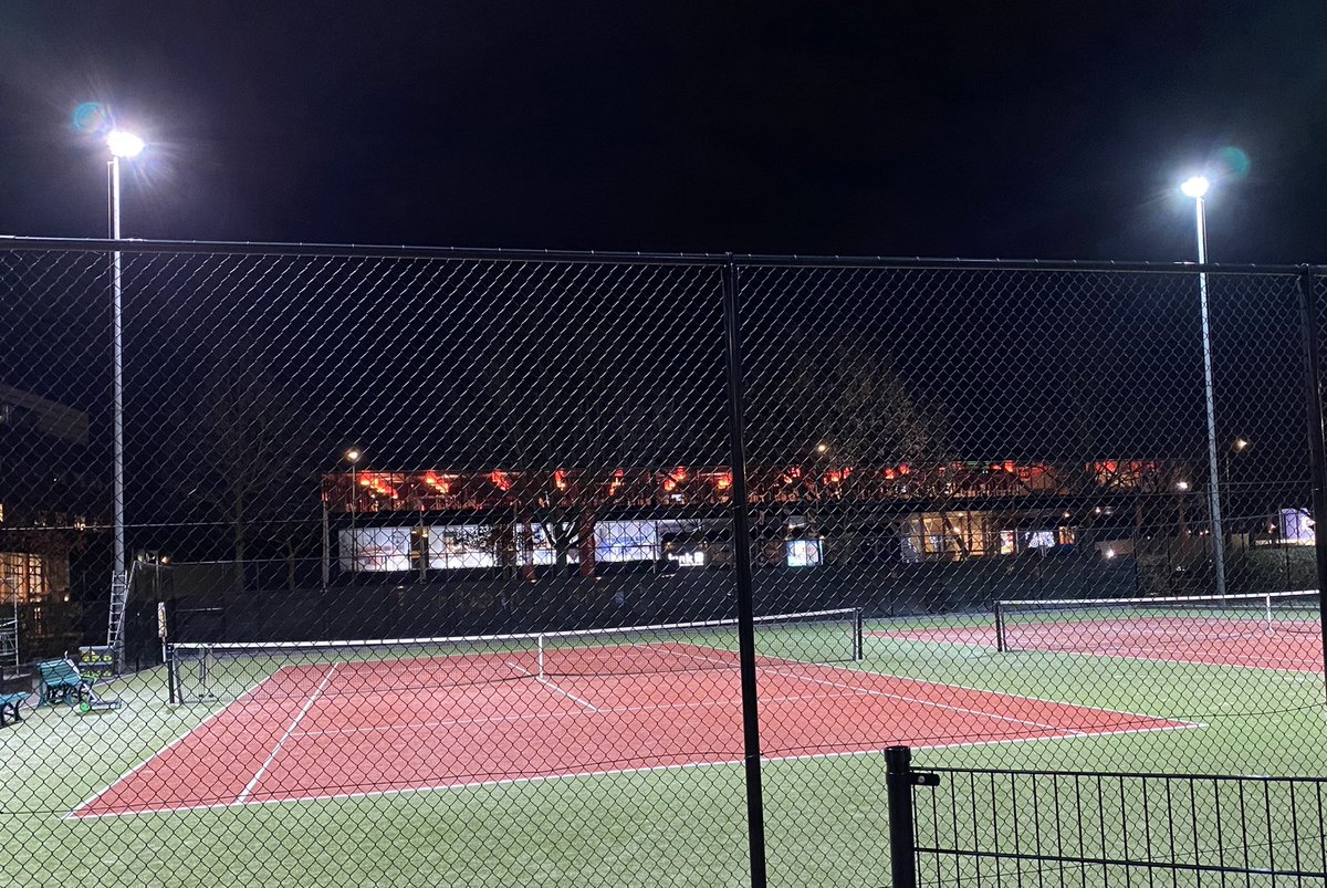 Klaar om even een balletje 🎾 te slaan!
#lekkertrainen #lekkerfit #lekkergeencorona