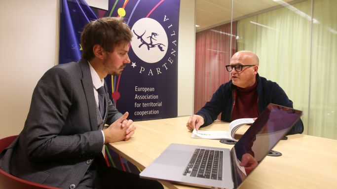 21Noticias (@21noticiascom) on Twitter photo Manuel Baltar reivindica en Bruselas la capacidad de la provincia de Ourense para captar fondos europeos
21noticias.com/2022/02/manuel…
<a href="/ManuelBaltar/">Manuel Baltar</a> Manuel Baltar reivindica en Bruselas la capacidad de la provincia de Ourense para captar fondos europeos
21noticias.com/2022/02/manuel…
<a href="/ManuelBaltar/">Manuel Baltar</a>