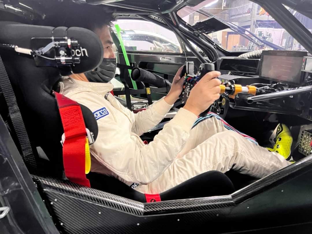 Encontrar la mejor posicion ergonomica del piloto no es tarea facil . Ubicado dentro de la celda de seguridad, su integridad fisica es lo mas importante, debe estar comodo para carreras de turismo de larga duracion 🏁🚥⏱
😉😏😏😏👉💯