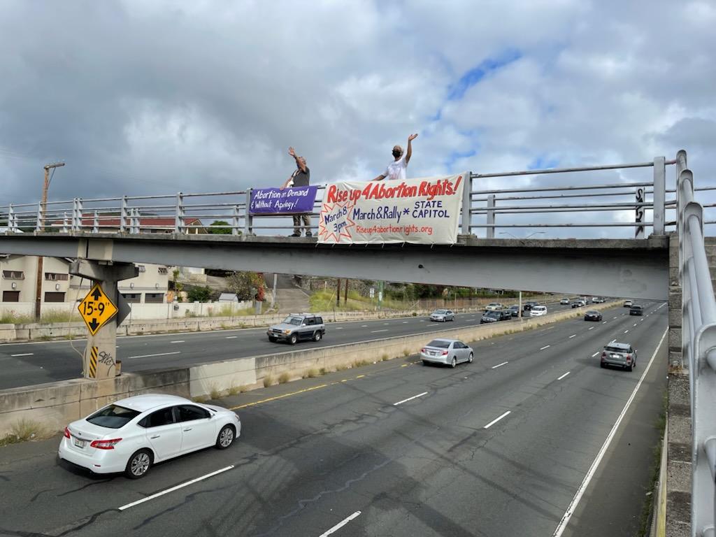 Refusefascismhi's tweet photo. Creating a buzz about the March on International Women's Day! It only takes a few people to reach thousands more from an overpass but it takes sustained actions to get attention. #riseup4abortionrights, #strikefor choice, #ruthsentus, #refusefascism https://t.co/jeGBh6hfXx