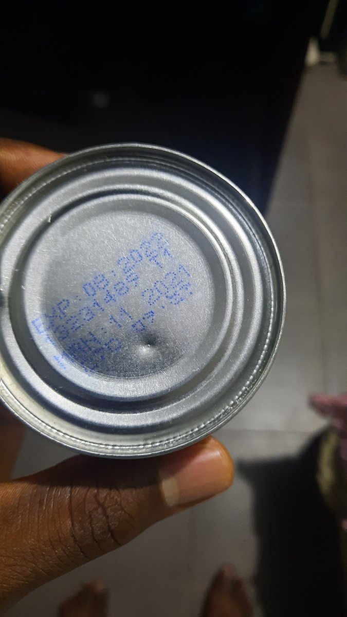 Kovans5's tweet photo. This is the second time I'm experiencing this; the first one was an #idealmilk and this one is #carnationmilk produced by the same company
#nestleGhanaLimited 

#nestle #UTAG #legon #Sarkodie https://t.co/aVUpZhZWzU