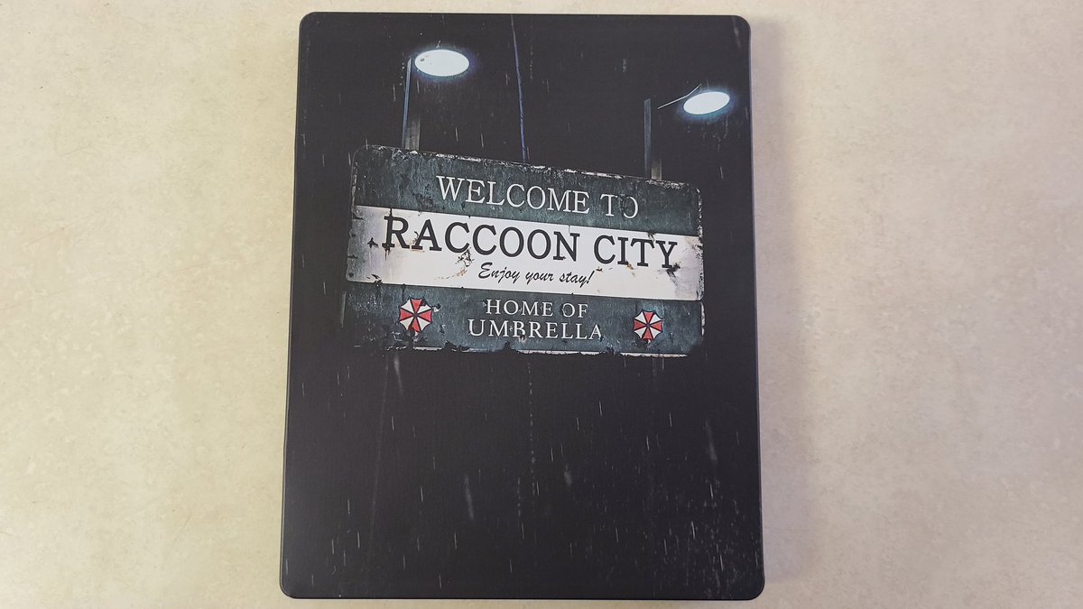 PURITALIANBLOOD's tweet photo. Wow! The UHD CE Steelbook of #ResidentEvilWelcometoRaccoonCity is really nice!  The Collectible Cards have really beautiful artwork and smell just like a fresh pack of like basketball cards back in the day. Nostalgic smell lol #ResidentEvil #Biohazard #REBHFun https://t.co/GF3azFJEH3
