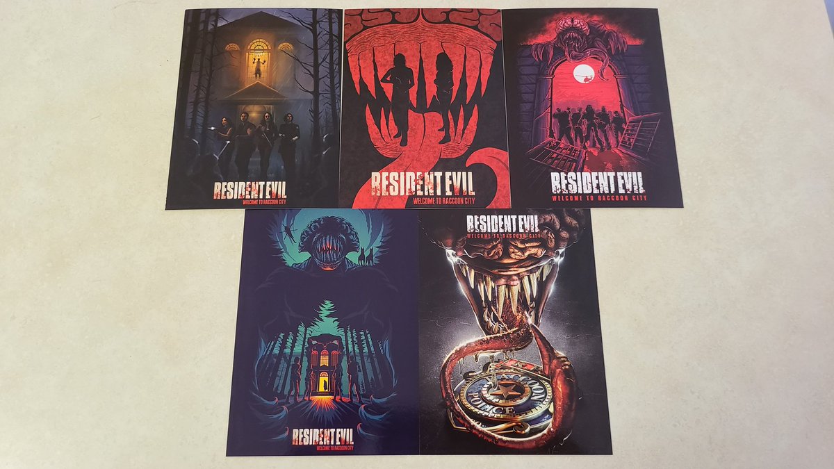 Wow! The UHD CE Steelbook of #ResidentEvilWelcometoRaccoonCity is really nice!  The Collectible Cards have really beautiful artwork and smell just like a fresh pack of like basketball cards back in the day. Nostalgic smell lol #ResidentEvil #Biohazard #REBHFun