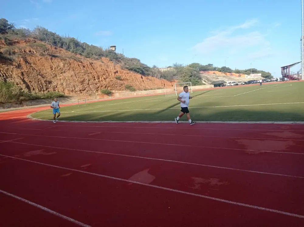 ArmadaFANBVzla's tweet photo. #Entérate || El ALM @Alexjvb44, Comandante General de la @ArmadaFANBVzla, asistió a la Prueba Física del personal de Capitanes de Navío propuestos para Ascenso Jul 2022, quien además compartió en una actividad deportiva y recreativa.

#PatriaLibreYSoberana

@NicolasMaduro https://t.co/rcaELxGZv9