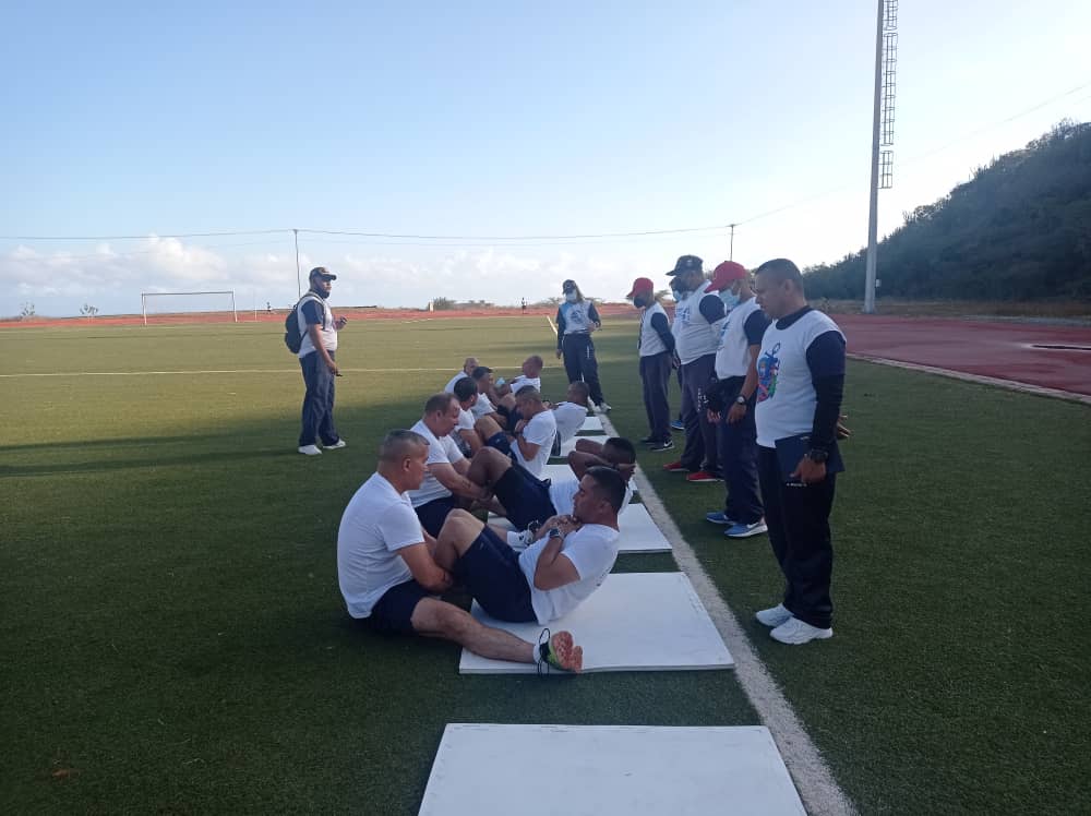 ArmadaFANBVzla's tweet photo. #Entérate || El ALM @Alexjvb44, Comandante General de la @ArmadaFANBVzla, asistió a la Prueba Física del personal de Capitanes de Navío propuestos para Ascenso Jul 2022, quien además compartió en una actividad deportiva y recreativa.

#PatriaLibreYSoberana

@NicolasMaduro https://t.co/rcaELxGZv9