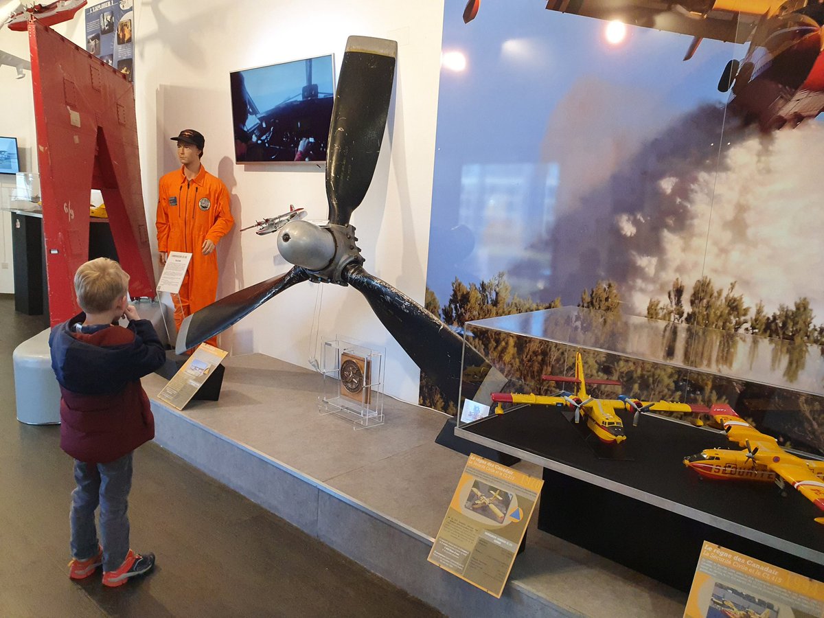 De passage à <a href="/BiscaGrandsLacs/">Bisca Grands Lacs</a>, un petit tour au Musée de l'hydraviation s'imposait. Une chouette visite où les #Pélicans de la <a href="/SecCivileFrance/">Sécurité Civile</a> sont bien évidemment représentés avec un hommage aux équipages disparus. 👏