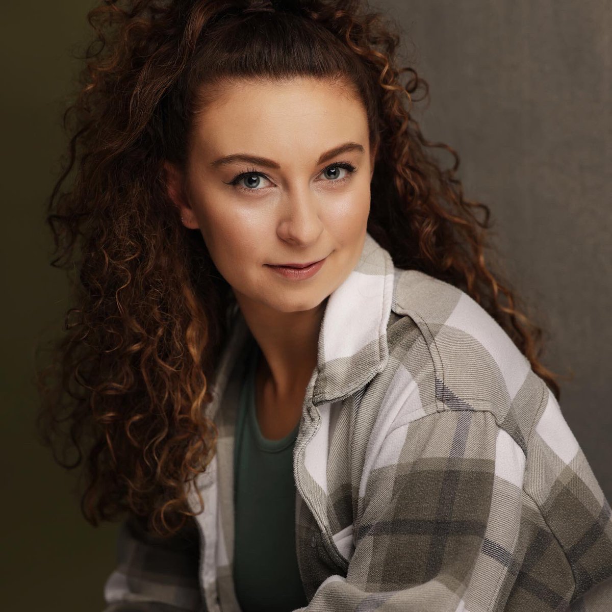 WeAreLumosia's tweet photo. Had to share more from Lucy’s @lucymancinetti Bristol shoot. Her hair always looks like there is a wind machine in it!! #actorheadshots #headshotphotographer #thriplethreat https://t.co/Haeaa9auQE