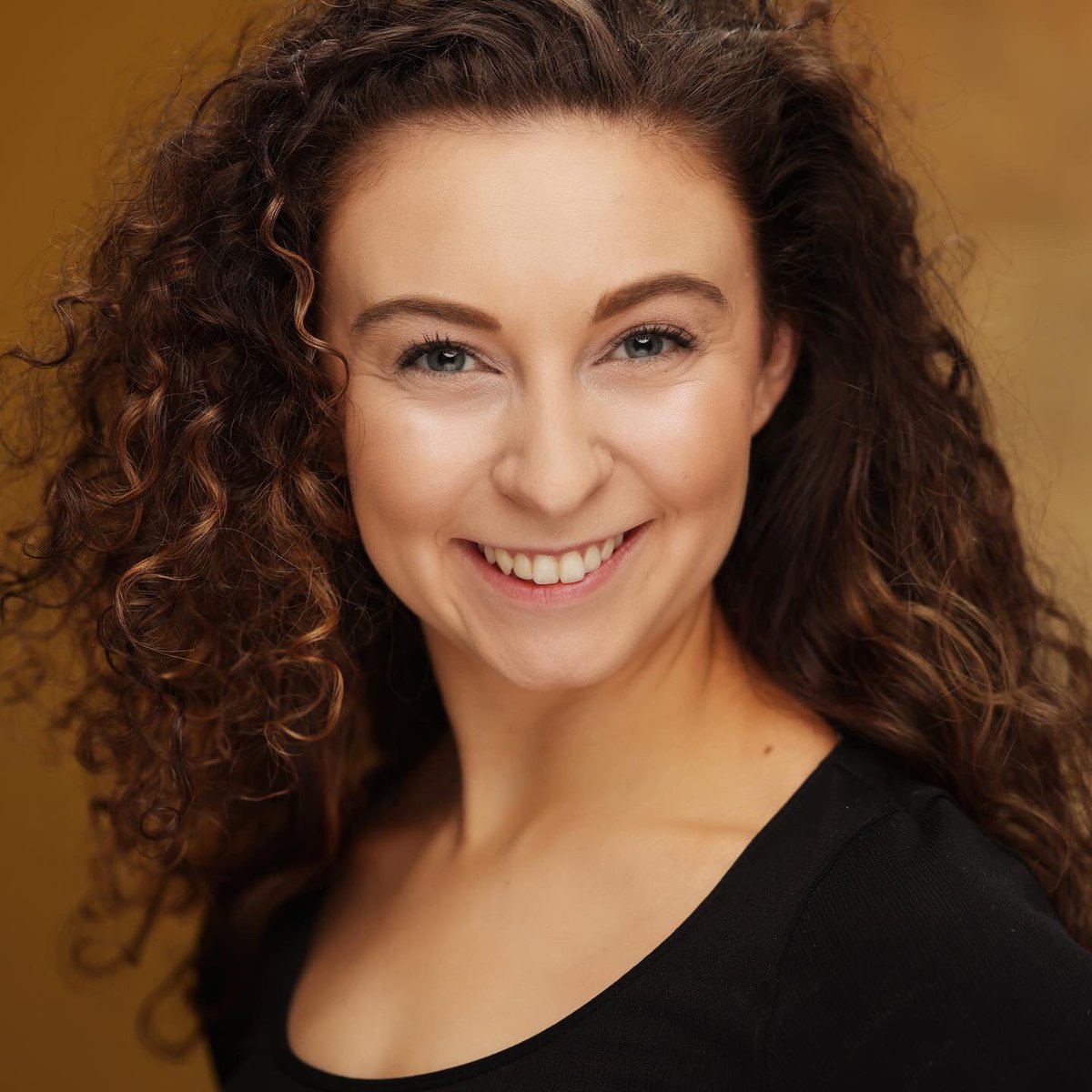 WeAreLumosia's tweet photo. Had to share more from Lucy’s @lucymancinetti Bristol shoot. Her hair always looks like there is a wind machine in it!! #actorheadshots #headshotphotographer #thriplethreat https://t.co/Haeaa9auQE