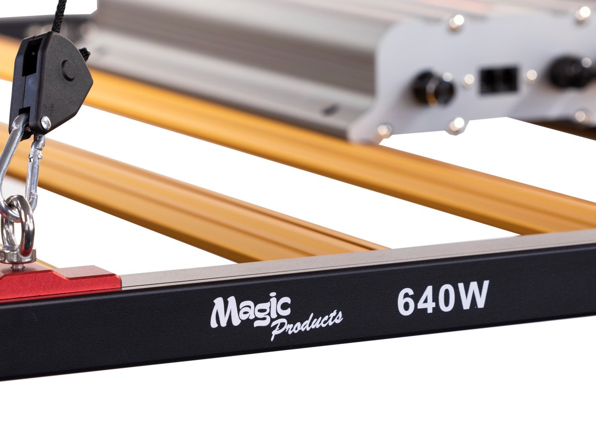 Magic_Products_'s tweet photo. Tenemos el placer de mostraros la nueva luminaria #magic_led_640w calidad y precio inigualable, su espectro único que consigue mejores y mayores cosechas.
Ven a verlo funcionando y admirar su calidad, diseño y acabados en  @Distri_Paraliar C\González Dávila n°3. https://t.co/QewBjtYz17