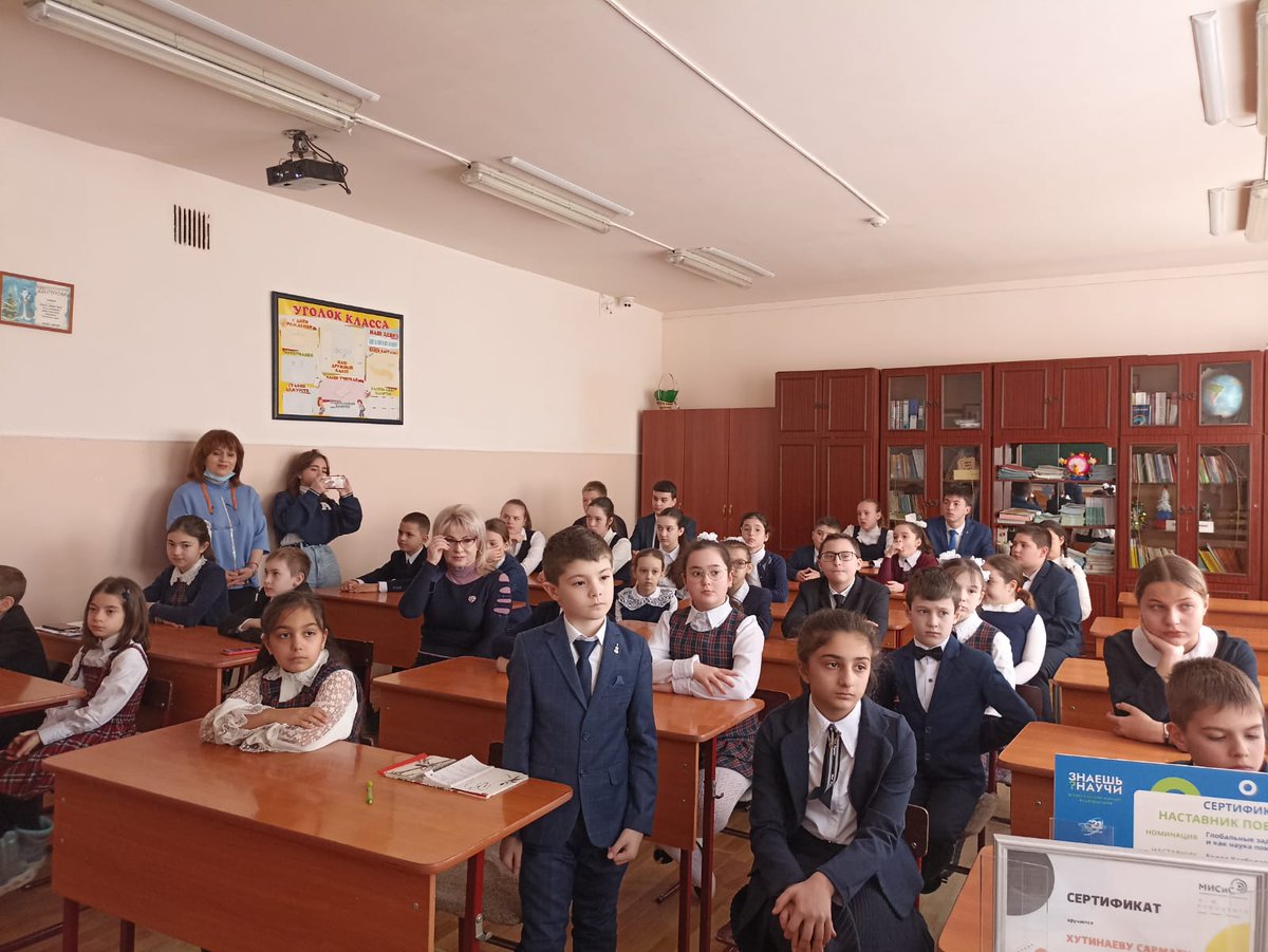 Космонавт Елена Серова провела онлайн-встречу с учащимися школы № 41 города Владикавказа. Именно в этой школе учится Сармат Хутинаев - победитель Всероссийского конкурса «Знаешь? Научи».

#аоглонасс #еленасерова #знаешьнаучи #годнаукиитехнологий #сарматхутинаев