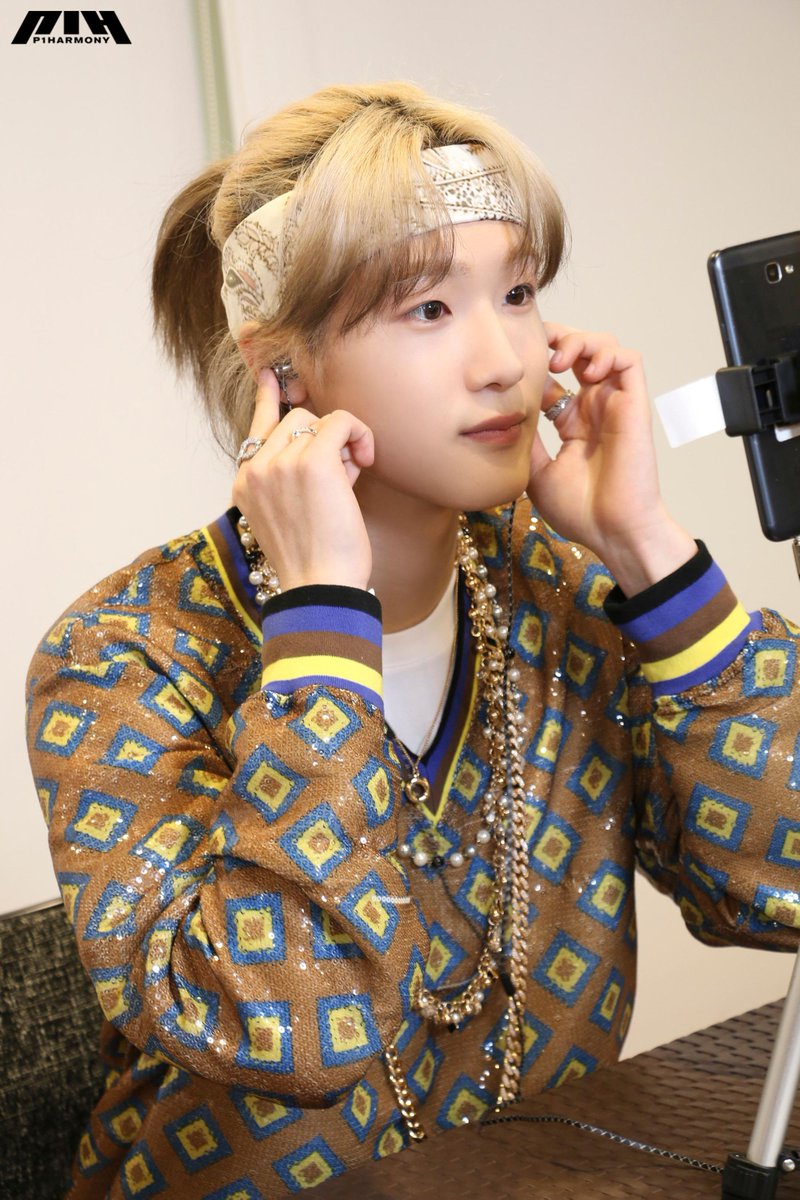 SoulFrance's tweet photo. 🐱WEVERSE UPDATE || 08/02/2022

[02/02/22]
Photos de SOUL lors de l'appel vidéo avec les fans.

#P1Harmony #SOUL // #Cha🌱 https://t.co/z3t7qL5wEq