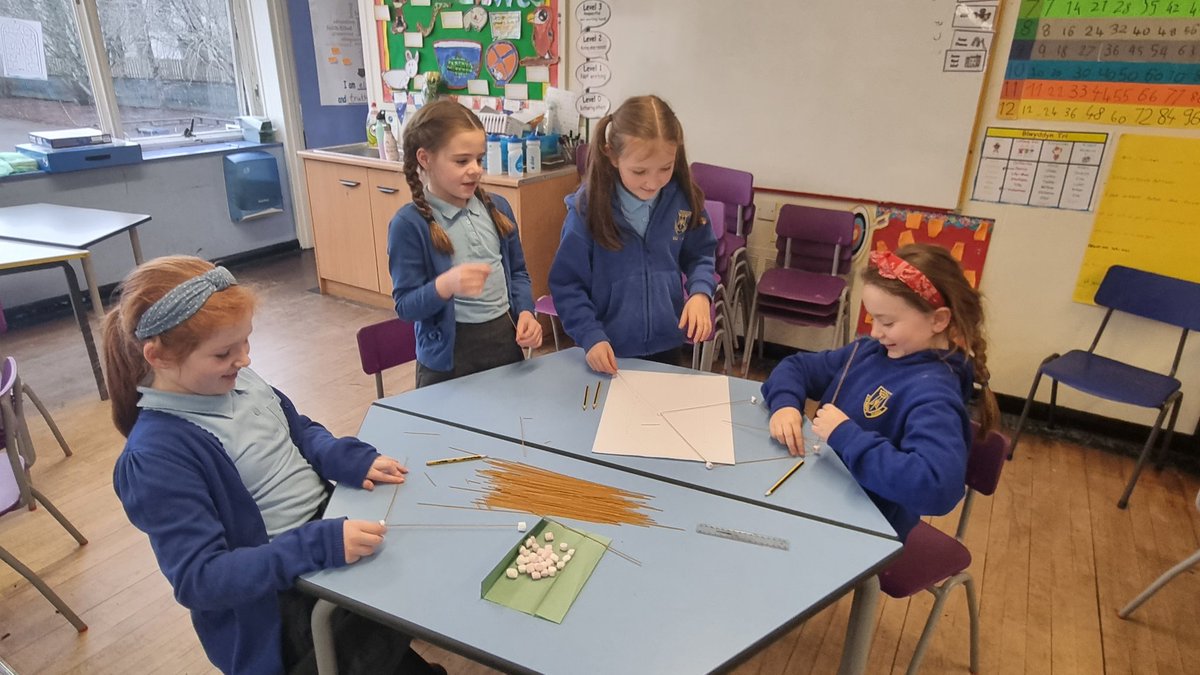 marys_rc's tweet photo. Fantastic fun in our after-school club today as our 'Future Engineers' designed and built their spaghetti towers! 
#problemsolving
#planninganddesigning
#teamworkmakesthedreamwork 
@STEMpwdLearning https://t.co/JQui8ykEjh
