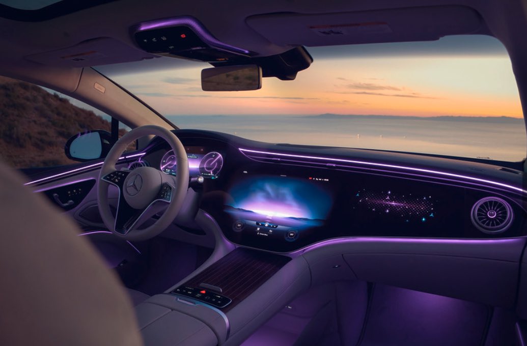 How magical is the EQS 580 interior? 😍 #InteriorTuesdays 
📸: <a href="/theAutofocus/">theAutofocus</a> 
#MercedesBenz #VonHousen #EQS #TestDrive