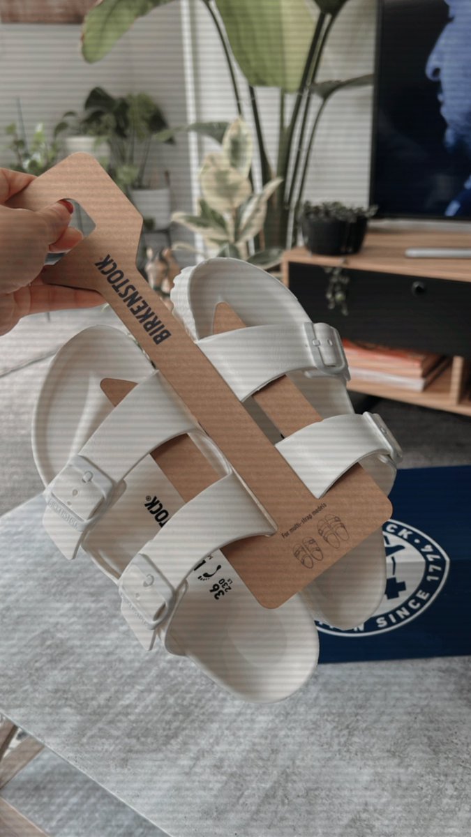 PascualWhit's tweet photo. After a long self debate on what color to get finally #teamputi still wins 🤍 #Birkenstock https://t.co/LsvXr7VMCw