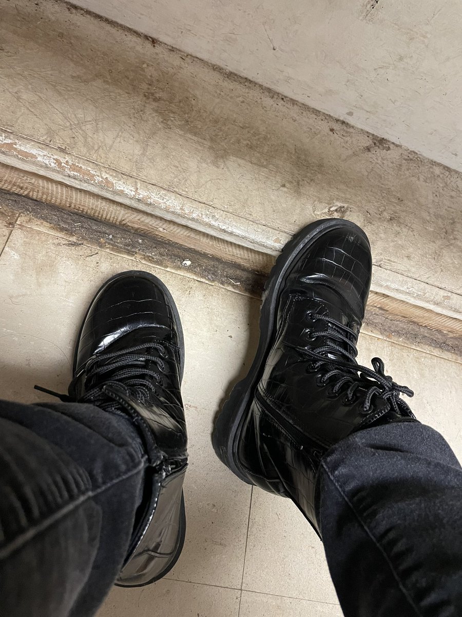 ChanelleFoxx's tweet photo. Oh what I would give to snub your nose into this floor with my boot on your neck😌
It’s almost dreamlike.
findomme • feet • worship • paypig • fetish • blackdomme • ebonydomme •drain https://t.co/PpkEbMAOxX