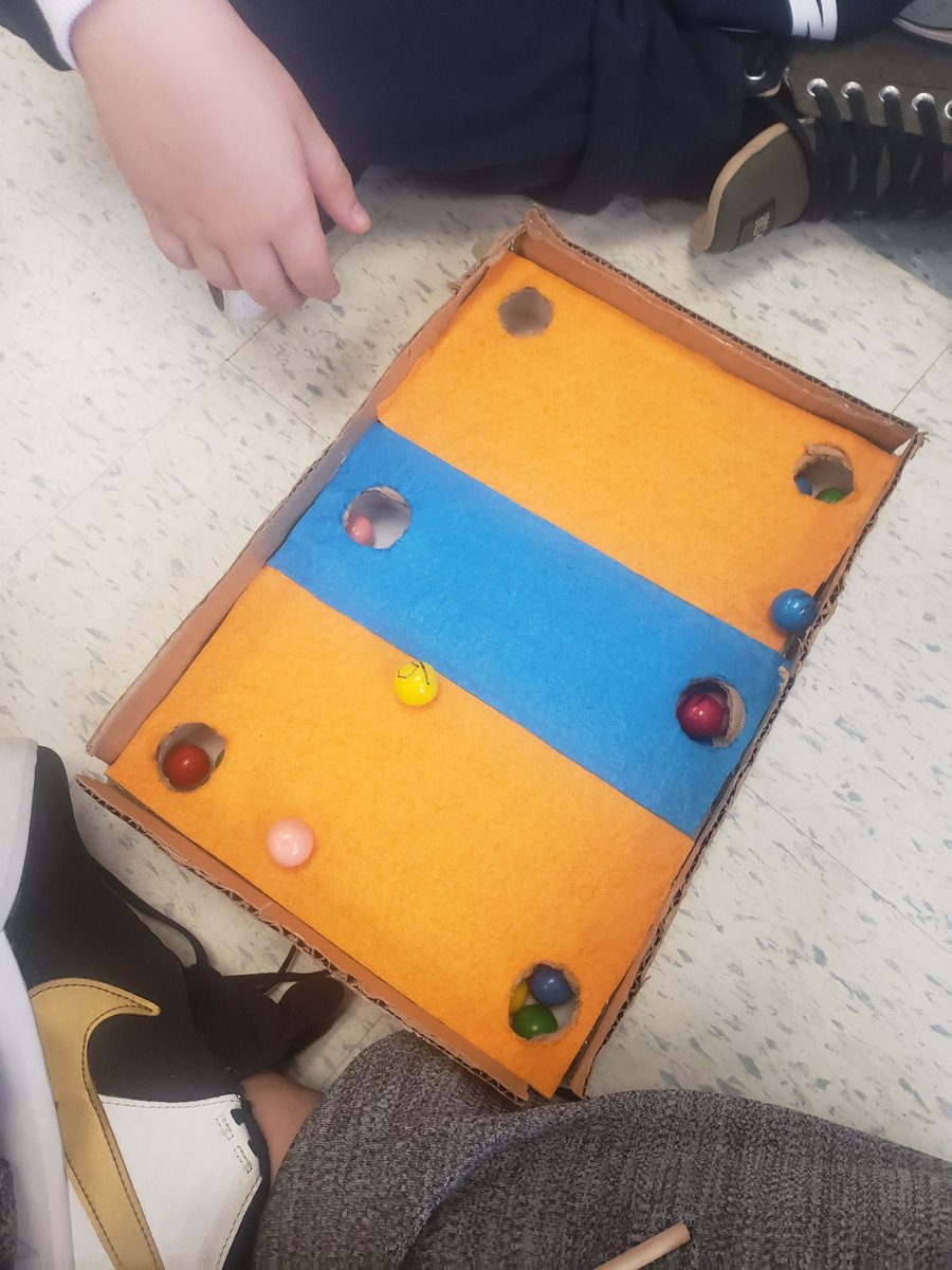 MrsKateFoster's tweet photo. Today in Grade 4/5, we are creating our #CardboardMasterpieces and writing our Procedural steps. #FosterEducation @gecdsbpro @LPSStormWatch https://t.co/kC6YbV8PIv