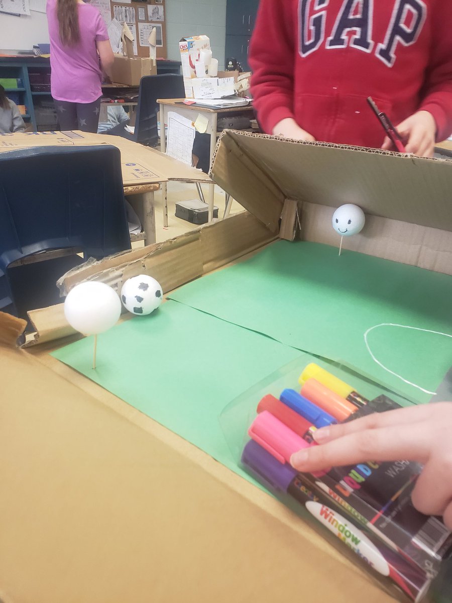 MrsKateFoster's tweet photo. Today in Grade 4/5, we are creating our #CardboardMasterpieces and writing our Procedural steps. #FosterEducation @gecdsbpro @LPSStormWatch https://t.co/kC6YbV8PIv
