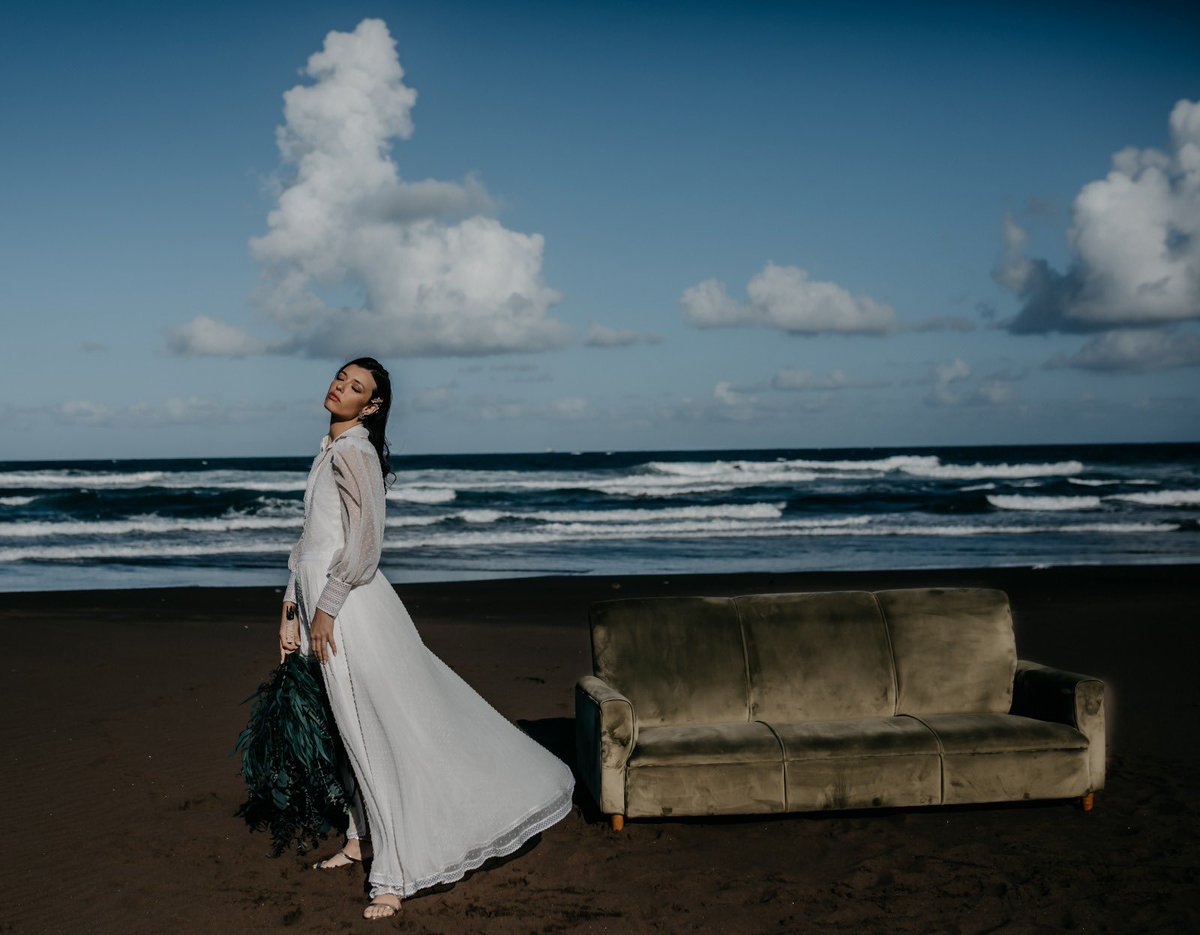 MusakTocados's tweet photo. Soñar🌊
#MuSak #HeadpiecesandMore
Fotografía: @marianovo
Vestidos: @aureliagilnovias  @aureliagil_ 
Modelo: @michellerooficial 
Hair style: @byaidaramos
Make up: @elenapetinalbeaute 
Ramo y tocados: @MusakTocados 
#tocadosnovia #novias #boda #tocados #flores #wedding #headpiece https://t.co/6jDcAIPwp0