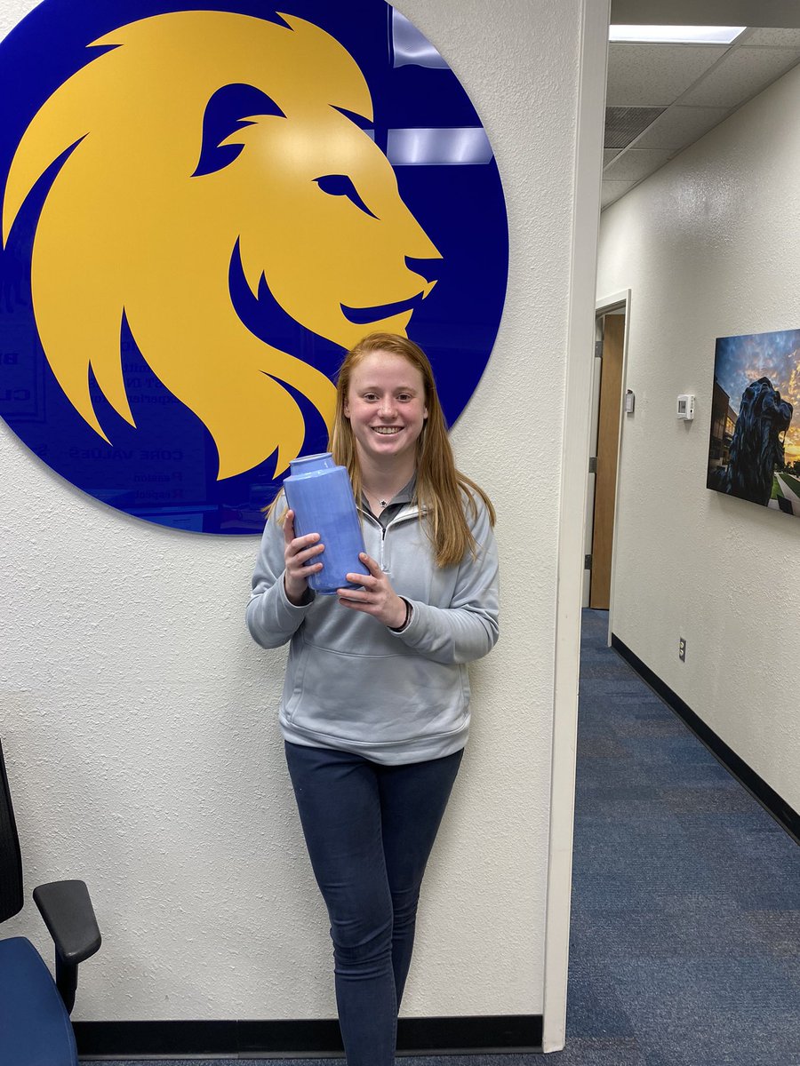 CoachBailiffFB's tweet image. Congrats to Whitney O’Dell on receiving the prestigious Blue Jug award! The Blue Jug is given to the most outstanding FB Staff of the week. Whitney is the 1st person outside the staff to receive this prestigious award! Thank you so much for your extra efforts! #DifferenceMaker