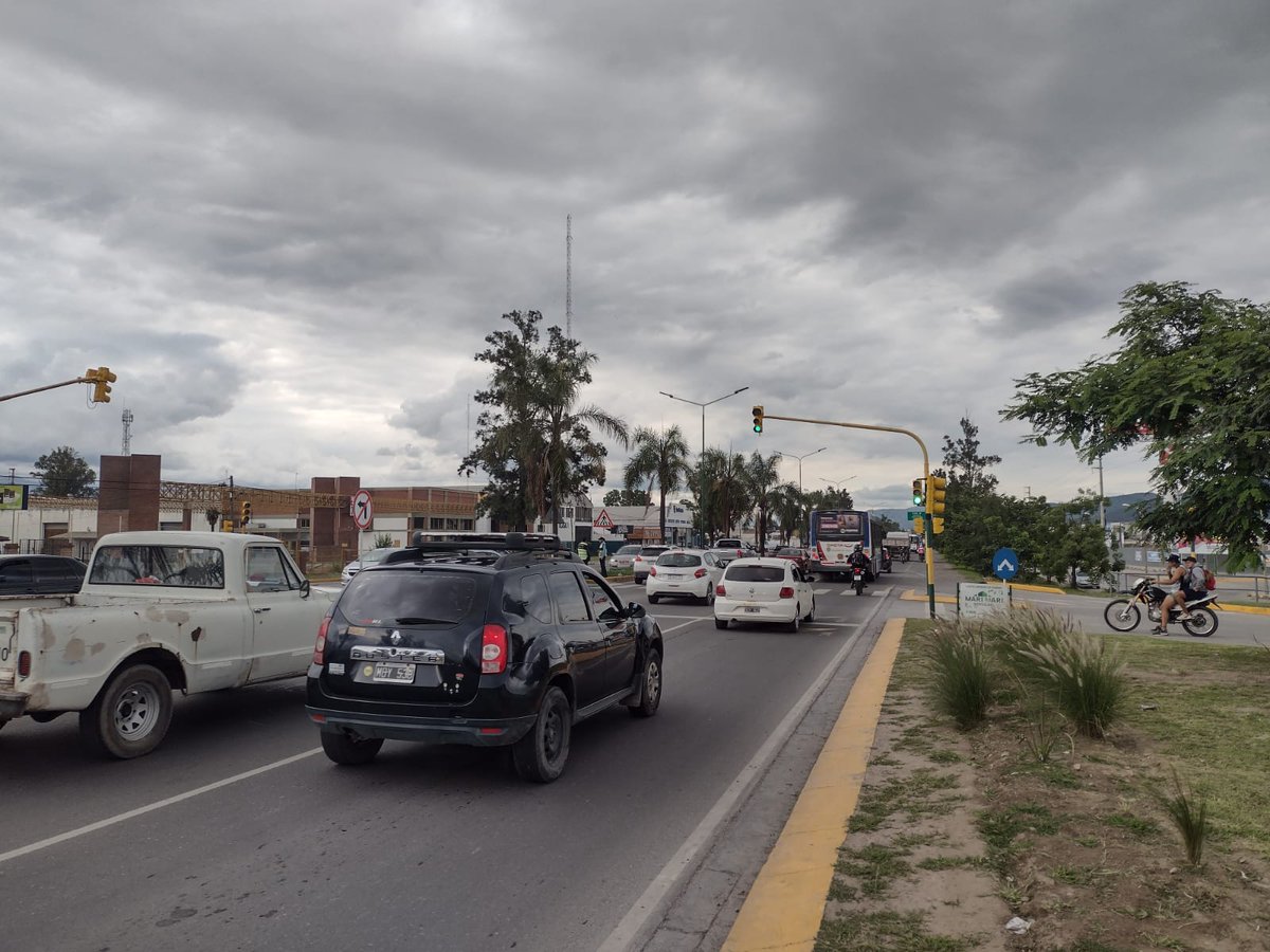 ⚠️Atención 🚦Semáforos de Av. Paraguay y acceso a supermercado y calle Fernández Molina en funcionamiento normal 

⏩ Respetar las velocidades establecidas en la zona