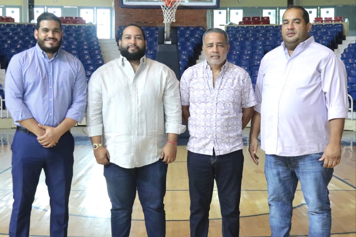 CanchaEntera's tweet photo. Los nuevos dueños de Huracanes de Puerto Plata:

Julian Suero Vice Presidente de Operaciones de Baloncesto y Gerente General 
Hugo José González Presidente de la franquicia 
Arturo Torres Secretario General 
José Daniel Jiménez "Niño" Tesorero https://t.co/3OuKaIEBln