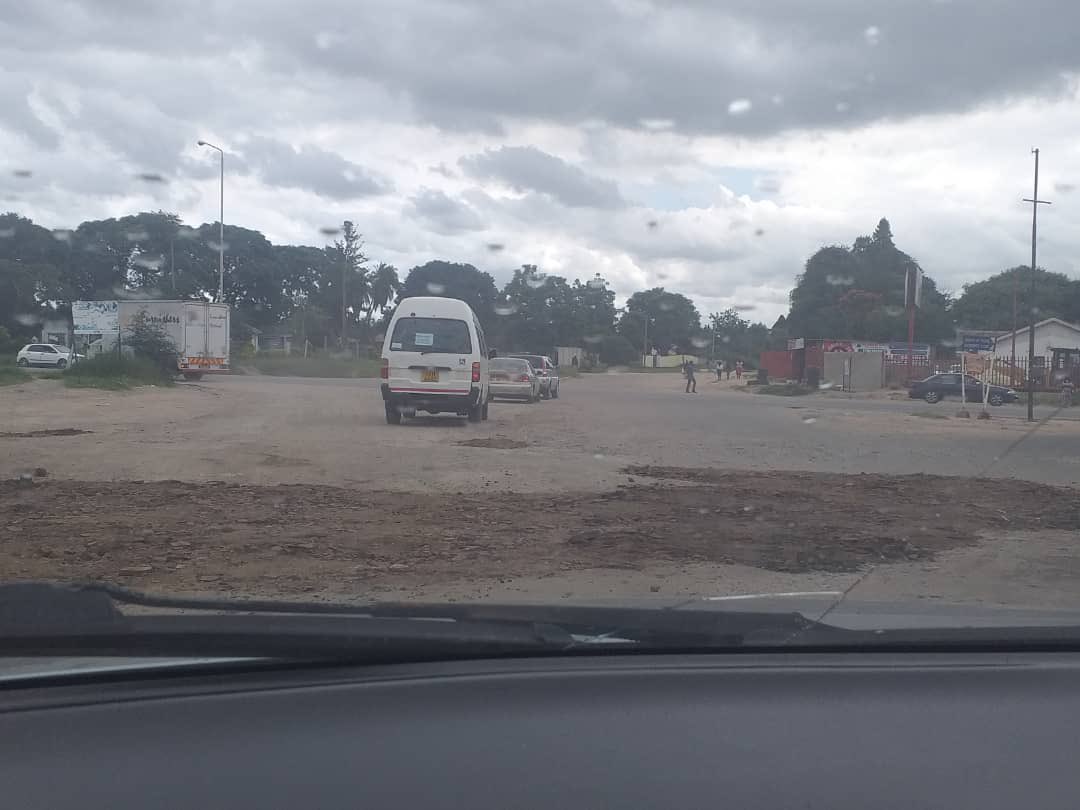 daddyhope's tweet image. This is in Hatfield where Government is filling potholes with sand.

ZANUPF youths are recruited and given uniforms with City of Harare name on them for what it calls Emergency Rehabilitation Road Program ERRP.

A few City of Harare guys supervise them.
How can sand be an option?