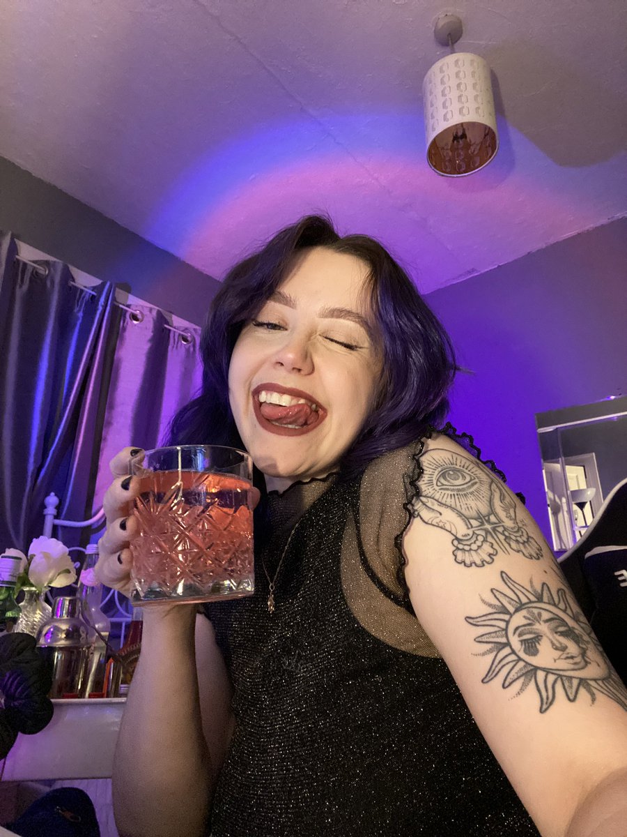 aquaeffyy's tweet photo. COME RING IN MY BDAY WITH ME!!!!

https://t.co/QEhrhYXgoG https://t.co/Ju8PZo3Ae3