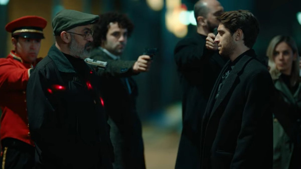One of the most important themes of this show is definitely relationship between fathers and their children. We have different examples through different characters and their problems.   I think it's intresting how these relationships affected different lives. Let's start with++