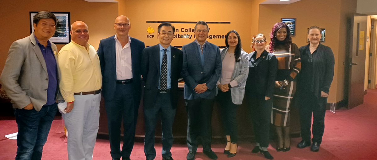 rosencollege's tweet photo. Leadership welcomed Chair of the @UCF Board of Trustees and @OrlandoMagic CEO Alex Martins to campus. Thank you Trustee Martins for discussions on furthering our #partnership with the organization for the benefit of our faculty, staff, and students.  #SportsEventManagement https://t.co/M88DwaUm0F
