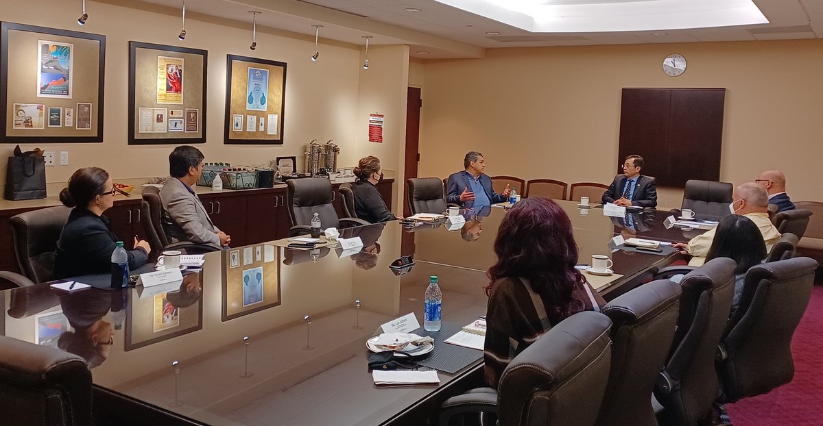 rosencollege's tweet photo. Leadership welcomed Chair of the @UCF Board of Trustees and @OrlandoMagic CEO Alex Martins to campus. Thank you Trustee Martins for discussions on furthering our #partnership with the organization for the benefit of our faculty, staff, and students.  #SportsEventManagement https://t.co/M88DwaUm0F