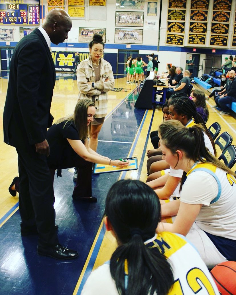 chay_4300's tweet photo. Thanking God for the opportunities I didn’t know I needed. Learning from the best! #HScoach #basketballcoach #BlessedAndGrateful https://t.co/DBDnoMdJXd