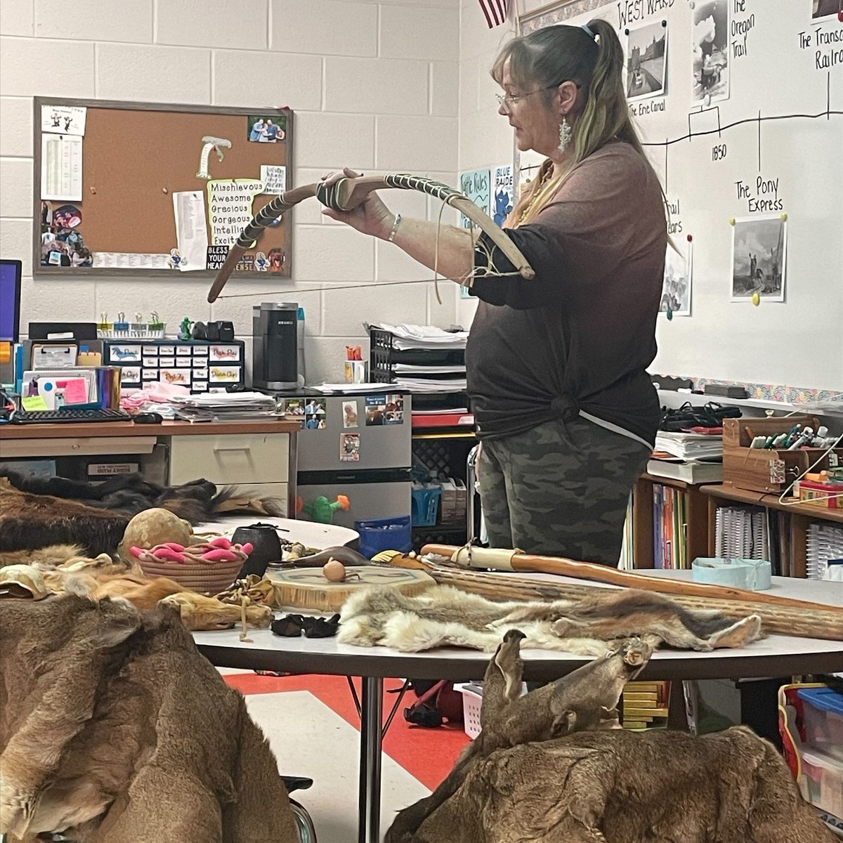 BedCoSchools's tweet photo. #LearningWayElementary 2nd graders are #learning about western expansion & how it affected Native American Tribes. Guest speaker & avid storyteller Charlene Bush, who is married to a Cherokee Native American, discussed how Cherokee people used to live & shared artifacts! #HandsOn https://t.co/0WhrsmYbrb