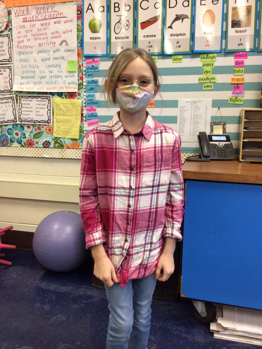 MissGallagher5's tweet photo. Happy 100th day of school from our 100 year old second graders! #dg58pride #dg58learns https://t.co/sUQggBFLer