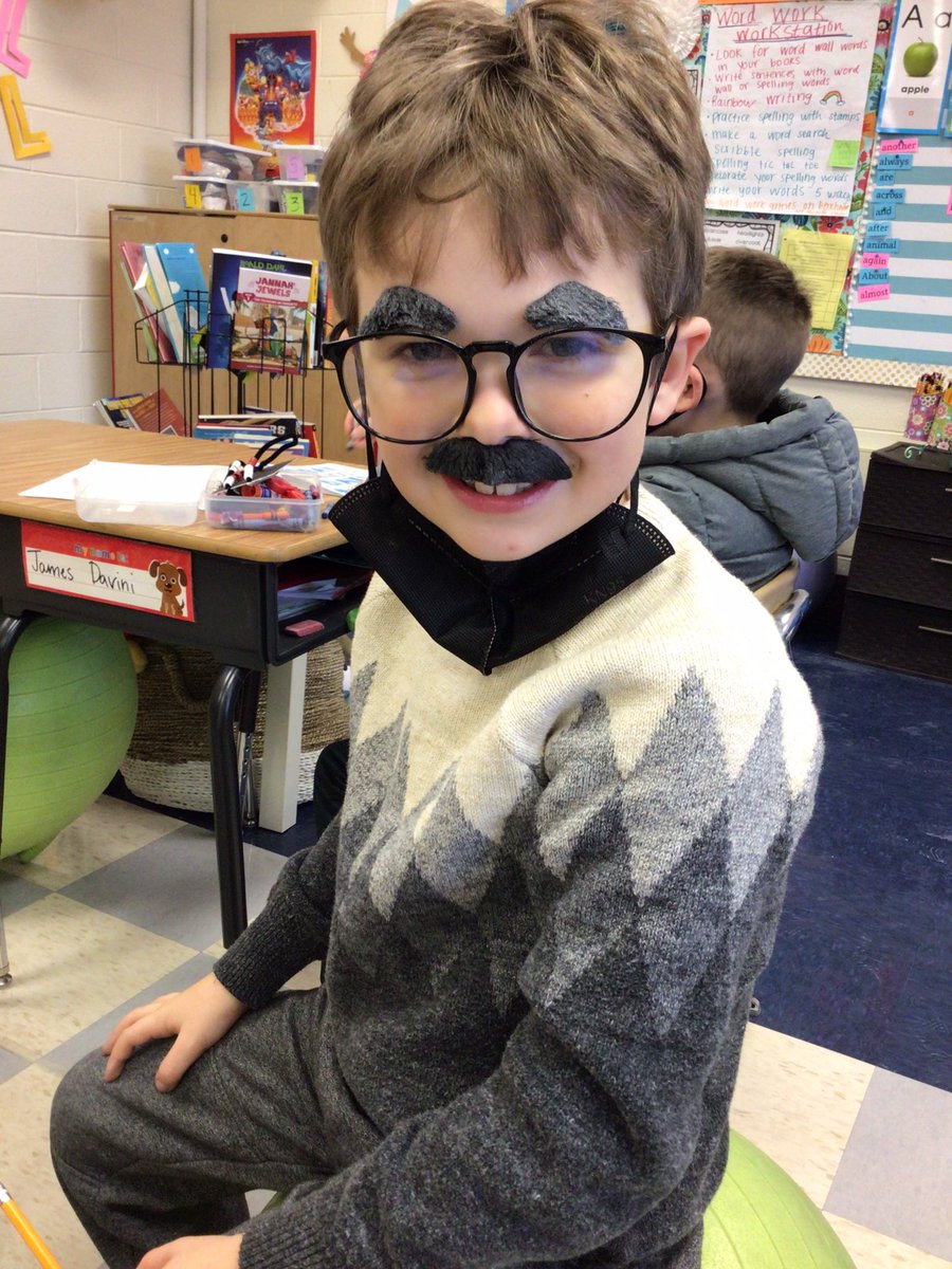 MissGallagher5's tweet photo. Happy 100th day of school from our 100 year old second graders! #dg58pride #dg58learns https://t.co/sUQggBFLer